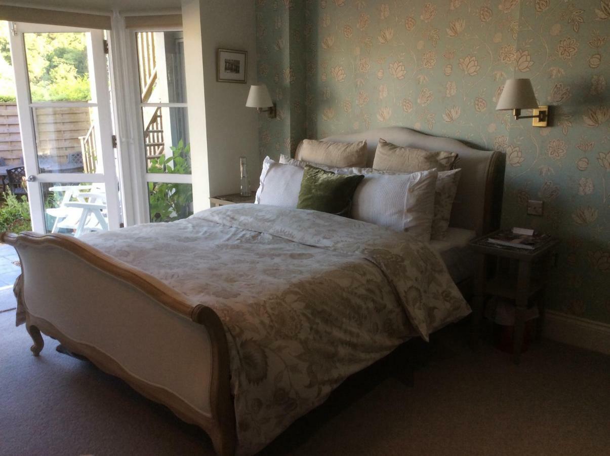 Bed and Breakfast Compass Rose à Dartmouth Extérieur photo