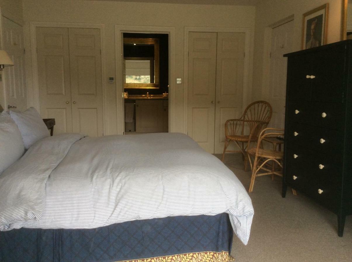 Bed and Breakfast Compass Rose à Dartmouth Extérieur photo